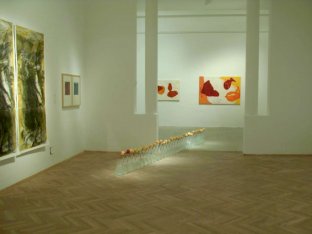 2002, BASEvase auf Wanderschaft durchs Künstlerhaus. Hans Heisz